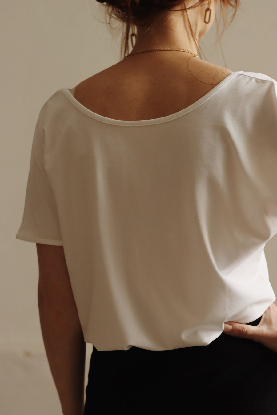 The open back t-shirt white